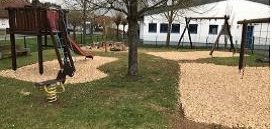 Austausch Sand- und Hackschnitzel auf Spielplätzen | Gemeinde Brachttal